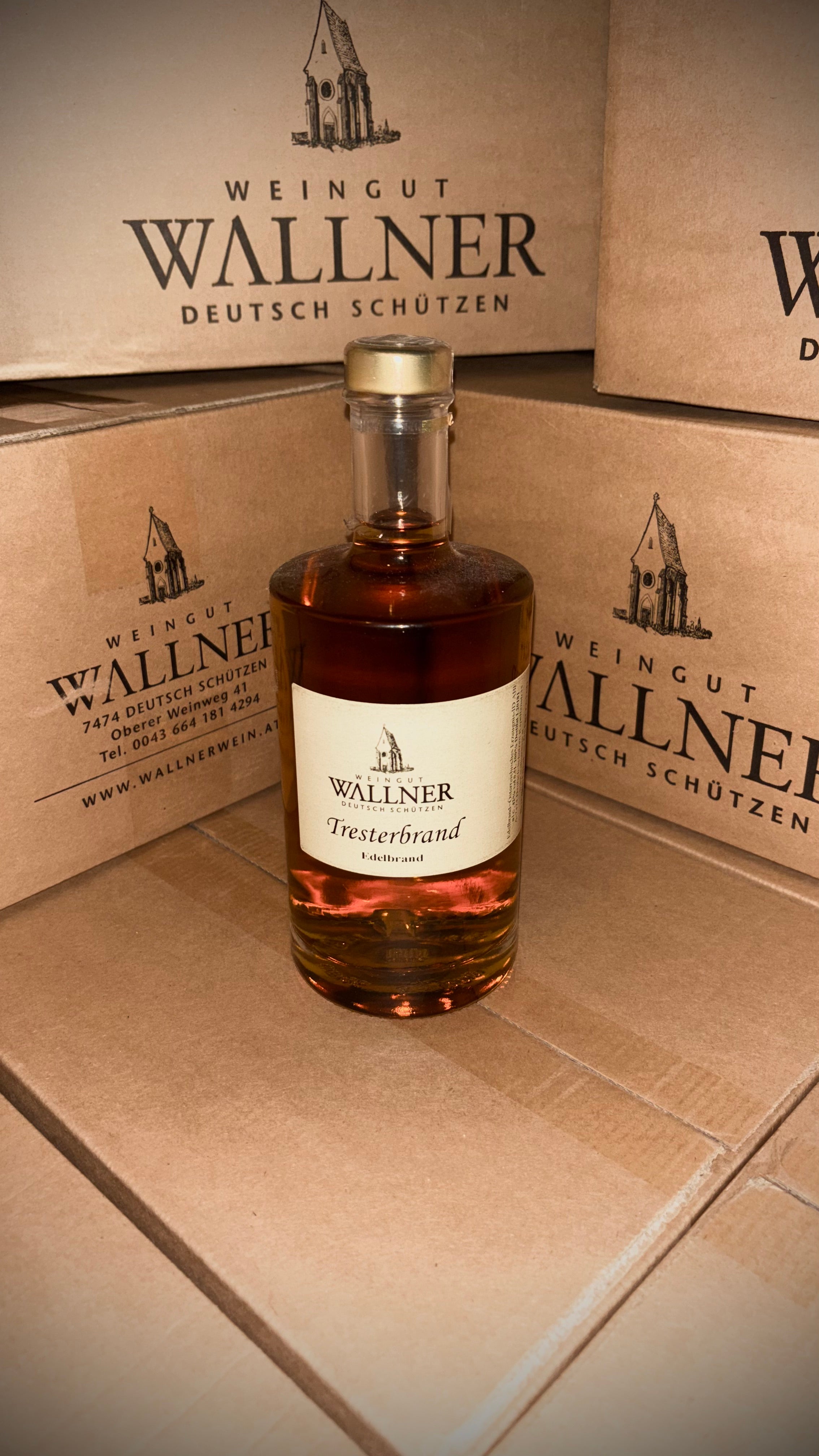 TRESTERBRAND IM HOLZFASS GEREIFT